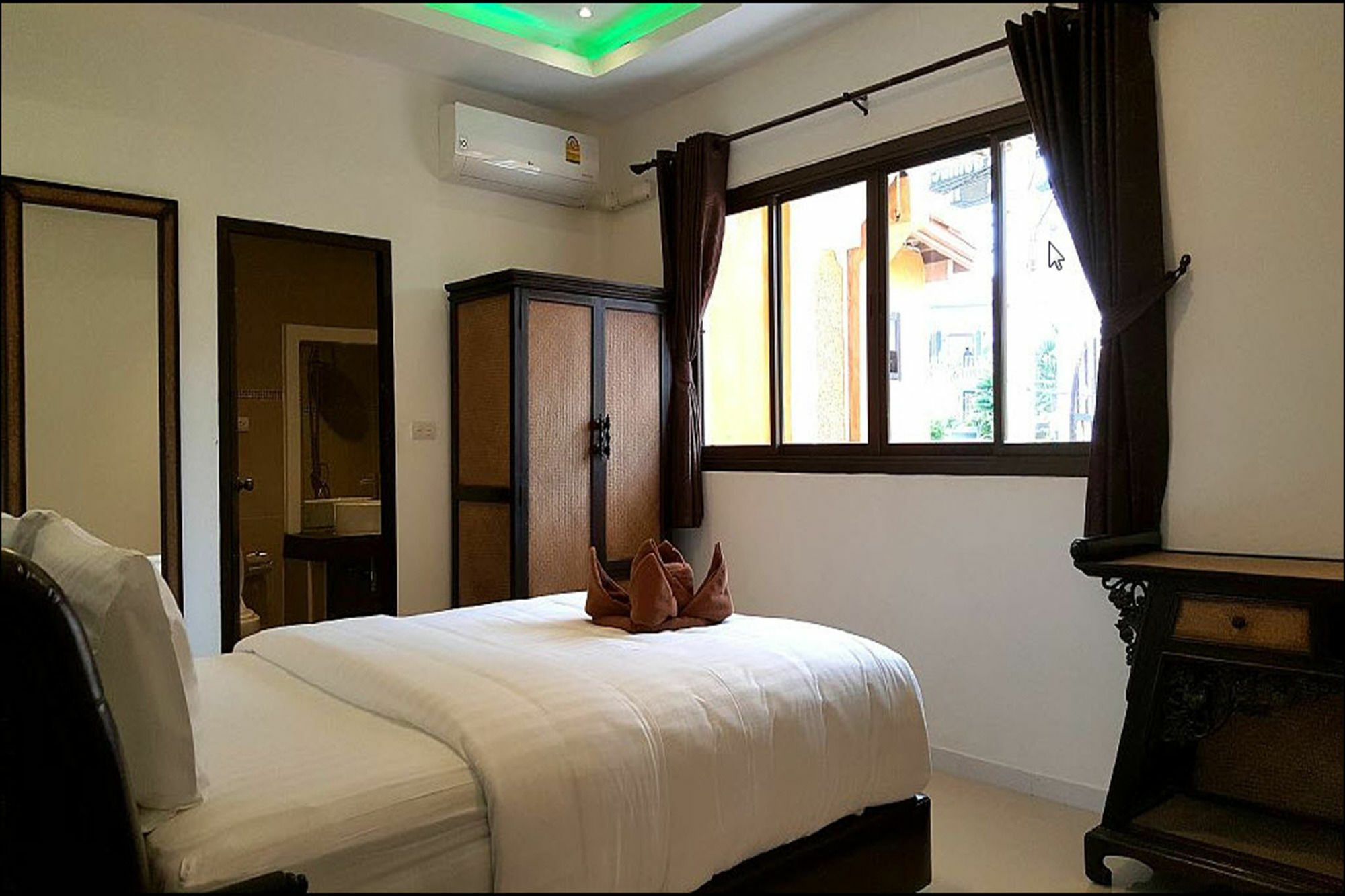 Hideland - The Luxury Tropical Villa パッタヤー エクステリア 写真